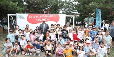 300-cocuk-biz-bu-yaz-kutuphanedeyiz-etkinliginde-bulustu.jpg