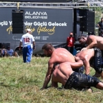 baskan-bocek-alanya-gokbel-yagli-pehlivan-gureslerinde.jpg