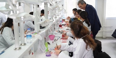ege-universitesi-dis-hekimi-adaylarini-bekliyor.jpg