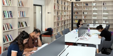 hasan-ali-yucel-dunya-klasikleri-kutuphanesini-gencler-cok-sevdi.jpg