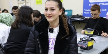 ko-mek-ile-hep-bir-adim-ondeler.jpg