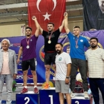 nevsehir-belediyesi-sporcusu-serdar-benli-gencler-kulupler-turkiye-halter-sampiyonasinda-toplamda-268-kg-kaldirarak-turkiye-ucuncusu-olmayi-basardi.jpg