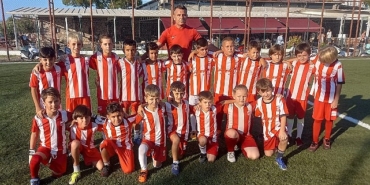 30-agustos-ataturk-kupasi-futbol-turnuvasi-sari-zeybek-spor-ve-sosyal-tesislerinde-ayvalik-belediye-baskani-mesut-erginin-baslama-vurusuyla-gerceklesti.jpg