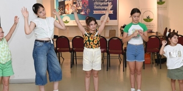 cocuk-drama-atolyesinde-sertifika-heyecani.jpg