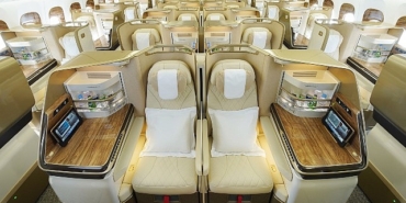 emiratesin-yenilenmis-ilk-boeing-777-ucagi-cenevreye-uctu.jpg
