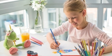 faber-castell-okula-donus-doneminde-ogrencilerin-yaninda.jpg