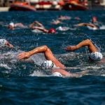 memorial-36-samsung-bogazici-kitalararasi-yuzme-yarisinda-sporcularin-yaninda.jpg