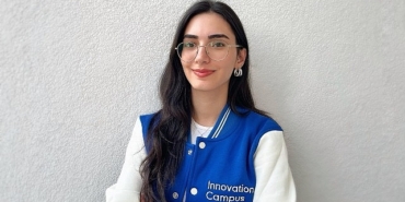 samsung-ve-undpnin-kadinlara-ozel-yapay-zeka-sinifi-ilk-mezunlarini-verirken-genc-kadinlar-basari-hikayelerini-bilimle-yazdi.jpg