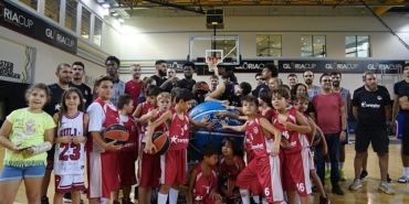 anadolu-efes-spor-kulubu-ile-corendon-airlines-arasindaki-sponsorluk-anlasmasi-yenilendi.jpg