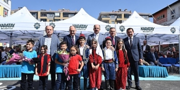 baskan-altay-yeni-egitim-ogretim-yilinin-ilk-gununde-ogrencilerin-heyecanina-ortak-oldu.jpg