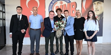 baskan-muhittin-bocek-yeni-egitim-ogretim-yili-acilisinda-ogrencileri-yalniz-birakmadi.jpg