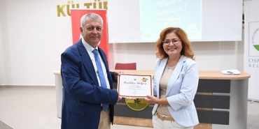 diksiyon-atolyesini-tamamlayan-kursiyerler-sertifikalarini-aldi.jpg