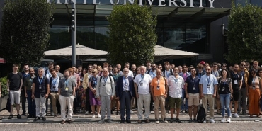 evrenin-karanlik-yuzunu-anlamaya-yonelik-calismalar-istinye-universitesinde-masaya-yatirildi.jpg