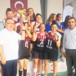 focadaki-turnuvada-evinin-sultanlari-filenin-sultanlarina-tas-cikartti.jpg