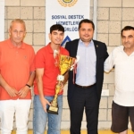 futbol-turnuvasinda-dereceye-giren-takimlara-kupalari-verildi.jpg