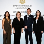 guler-sabanci-japonyanin-en-koklu-nisanlarindan-biri-olan-altin-isiklar-yukselen-gunes-nisanina-layik-gorulen-ilk-turk-kadin-oldu.jpg