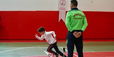 karsiyaka-belediyesi-cocuklarin-spor-yasamina-isik-oluyor.jpg