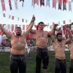 kemer-belediye-gurescisinden-cifte-kursu.jpg