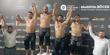 kemer-belediyesi-gurescileri-kursuye-cikti.jpg