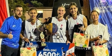 sokak-basketbolu-rekabeti-dostluk-icinde-tamamlandi-izmir-cupa-93uncu-iefte-muhtesem-final.jpg