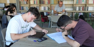 bayrakli-kutuphaneleri-genclerin-hayallerine-kapi-acti.jpg