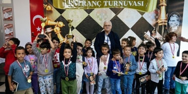 cumhuriyet-bayrami-satranc-turnuvasi-tamamlandi.jpg