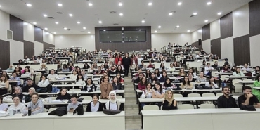 eu-hemsirelik-fakultesinden-akranlar-bulusuyor-etkinligi.jpg