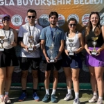 mugla-buyuksehir-belediyesi-6-geleneksel-cumhuriyet-kupasi-karma-tenis-turnuvasi-dalamanda-yapildi.jpg