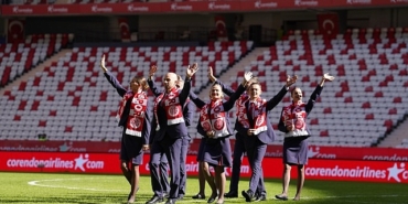 corendon-airlines-onvo-antalyaspor-sipay-bodrum-fk-macinda-taraftarlara-surpriz-boarding-deneyimi-yasatti.jpg