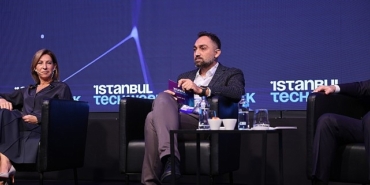 inventiv-odeme-sistemlerinin-gelecegi-yapay-zeka-ve-insanin-birlikte-calistigi-hibrit-modellerde.jpg