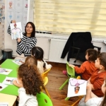 izelmanin-ogretmenleri-isine-askla-bagli.jpg