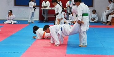 kemer-belediye-karate-takimi-kusak-atladi.jpg
