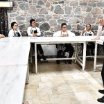3-mart-dunya-kulak-ve-isitme-gununde-isaret-dili-cevirmenleri-hikayelerini-anlatti-izmirde-sagirlarin-sesi-var.jpg