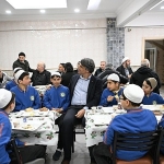baskan-kocaman-kuran-kursu-ogrencileriyle-iftar-yapti.jpg