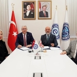 ege-universitesi-ve-yakin-dogu-universitesi-arasinda-akademik-is-birligi-protokolu-imzalandi.jpg