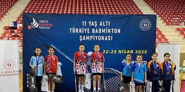 osmangazi-belediyesporun-genc-badmintonculari-goz-doldurdu.jpg