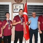 basarilarini-baskan-topaloglu-ile-paylastilar.jpg