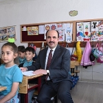 baskan-altay-3-farkli-okulda-ogrencilerle-bulustu.jpg