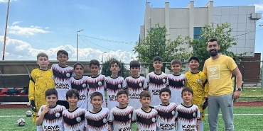 sampiyon-burhaniye-belediyespor-u-11.jpg