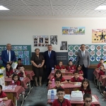 izmir-valisi-dr-suleyman-elban-izmir-il-milli-egitim-muduru-dr-omer-yahsi-karne-gununde-ogrencilerle-bir-araya-geldi.jpg