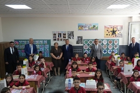 izmir-valisi-dr-suleyman-elban-izmir-il-milli-egitim-muduru-dr-omer-yahsi-karne-gununde-ogrencilerle-bir-araya-geldi.jpg