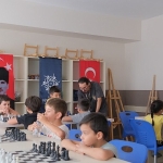 baskan-cercioglu-ile-hamleler-gelecege-aydinda-cocuklar-satrancla-dusunmeyi-ogreniyor.jpg