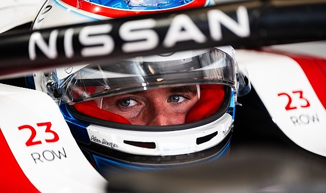 nissan-formula-e-takimindan-oliver-rowland-berlin-e-prixde-formula-e-dunya-sampiyonlugunu-ilan-etti.jpg