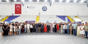 ege-universitesi-17-tercih-gunleri-basariyla-tamamlandi.jpg