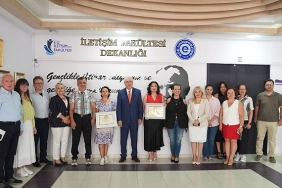 rektor-prof-dr-budak-iletisim-fakultesinin-akreditasyon-sevincine-ortak-oldu.jpg