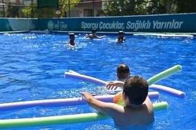 6-binden-fazla-ogrenci-yazi-havuzlarda-gecirdi.jpg