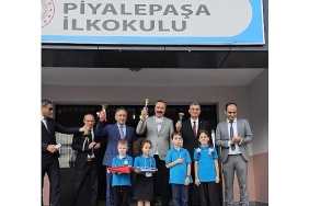 baskan-sezer-ogrencilerin-yeni-egitim-donemi-heyecanina-ortak-oldu.jpg