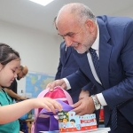 canik-belediyesi-okula-baslayan-tum-ogrencilerin-canta-ve-kirtasiye-setlerini-teslim-etti.jpg