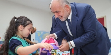 canik-belediyesi-okula-baslayan-tum-ogrencilerin-canta-ve-kirtasiye-setlerini-teslim-etti.jpg