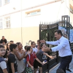 dikili-belediyesinden-minik-ogrencilere-egitim-seti-destegi.jpg